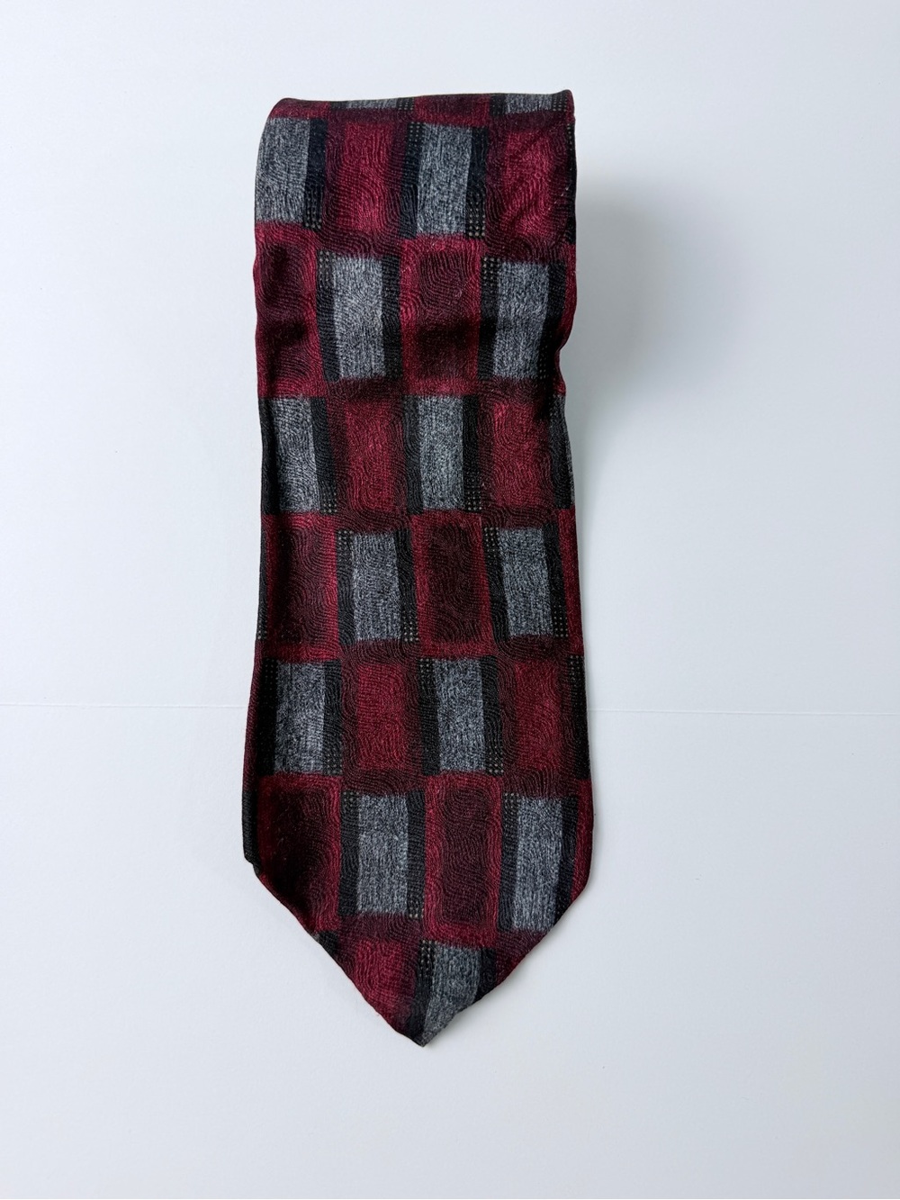 Vintage IV Front Burgundy Gray Geometric Abstract Neck Tie Mens Classic Necktie